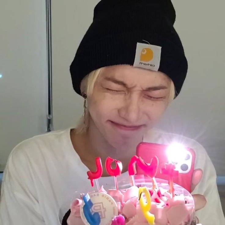IastfIower's tweet photo. feliz pumple mi amor tengo esto en borradores desde hace horas no importa te amo que seas muy feliz siempre ☺️🥺😫😭😕🤯💋🥰 https://t.co/kHXLyVpQNp