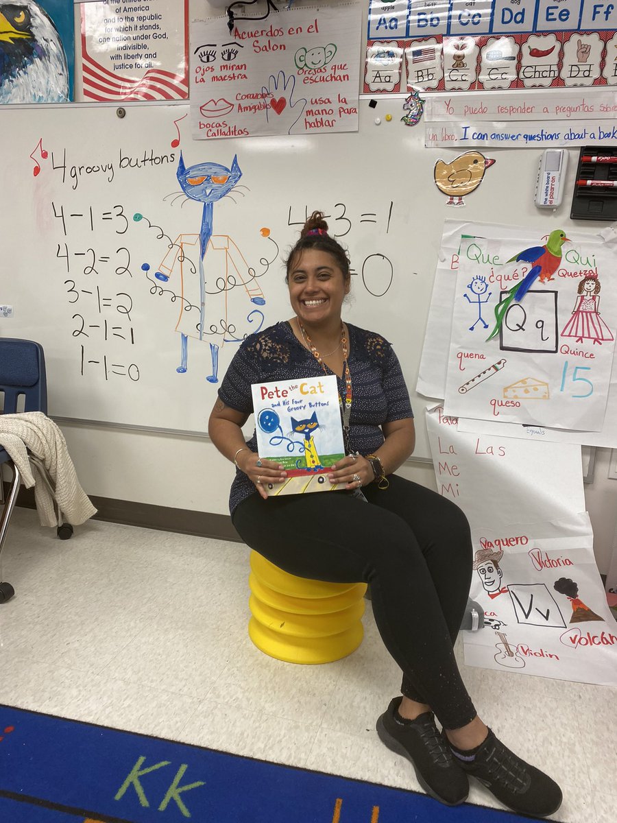 SmileTXTeacher's tweet photo. I love reading every day with my students #petethecat was a hit today, and helped us learn some groovy math operations. Welcome to dual language pre-k where we read, laugh, and learn in 2 languages. #WhateverItTakes #becisd @ChannelviewISD @tchill_ @ECCFalconsNest https://t.co/Z9Mpg9Y5ei