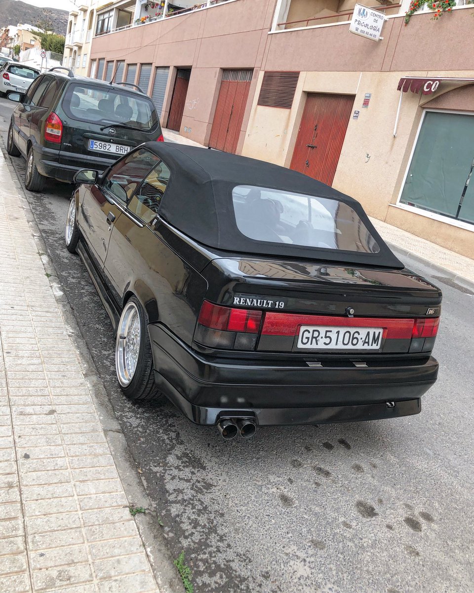 gabri16v's tweet photo. Y mi mas soñado Renault 19 cabrio 16v raro de ver...que tambien le queda poco para poder homologarlo https://t.co/6lCOdJYxQm