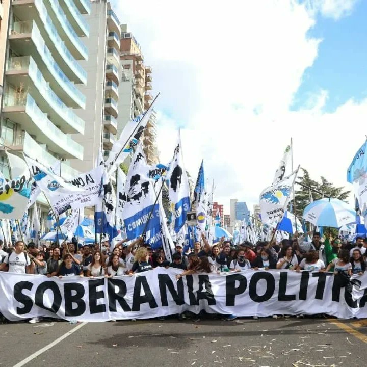 leandromoreno26's tweet photo. Volvimos a marchar después de 2 años por más #MemoriaVerdadYJusticia
#Son30Mil
#fminuncamas
#ubel9deperon https://t.co/orBbRu4Oe9