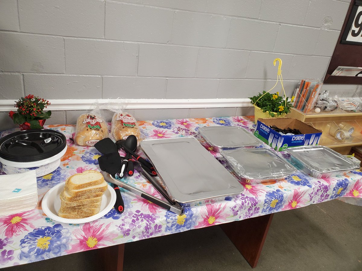 Italian for dinner for our freight team that off loaded a full truck with the store manager's help at #2668. Great teamwork!! <a href="/homedepotjennb/">Jenn Bourque</a> <a href="/NicoletteH17/">Nicolette Harris</a> <a href="/CorsettoDavidHD/">David Corsetto</a>