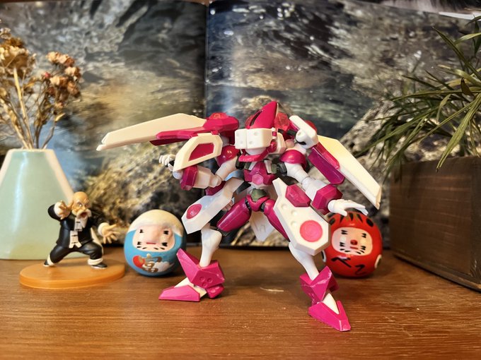 国分寺美食倶楽部さん@skill1000 さんからネステン頂きました!

フル可動でグリップも握れる、フェイスオープンもできる、そして「肩と太腿のアーマーでこんなこともできんねんで?」という二次元上での設定でしかなかったディフェンシブフォームも再現可能!

スゲエエエ!

#メダロット 