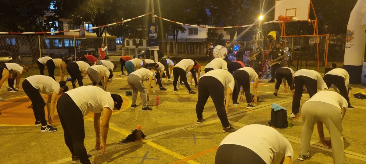 OrquestaIbague's tweet photo. Mediante la articulación con el IMDRI y la JAC del Barrio Tolima Grande de la Comuna 8, realizamos la Gran Intervención de Actividad Física Musicalizada a cargo de Nuestro Instructor de Polirumba y la  Banda Papayera de la Policía Metropolitana de Ibagué. https://t.co/TK86Uk4Mbp