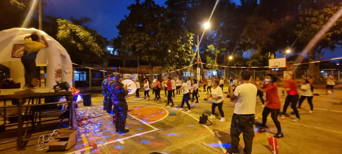 OrquestaIbague's tweet photo. Mediante la articulación con el IMDRI y la JAC del Barrio Tolima Grande de la Comuna 8, realizamos la Gran Intervención de Actividad Física Musicalizada a cargo de Nuestro Instructor de Polirumba y la  Banda Papayera de la Policía Metropolitana de Ibagué. https://t.co/TK86Uk4Mbp