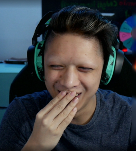 JugiiGaming's tweet photo. Sooo... I got a haircut, also tried trimming the eyebrows a little. Wdy all think? [LIVE NOW ON https://t.co/Dhb47IU0wM] https://t.co/ciZo5XEreg