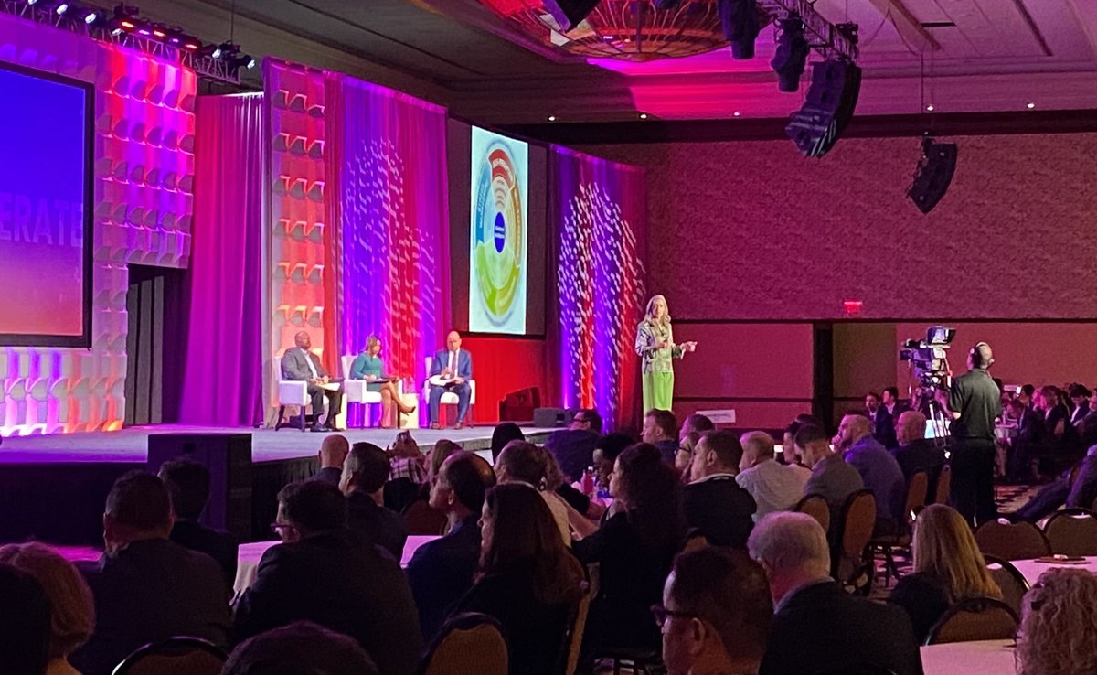 So thrilled to be back on stage with a live audience. Thank you <a href="/Finseca/">Finseca</a>! #keynote #conferencespeaker #EmotionalIntelligence #Leadership #lamp2022