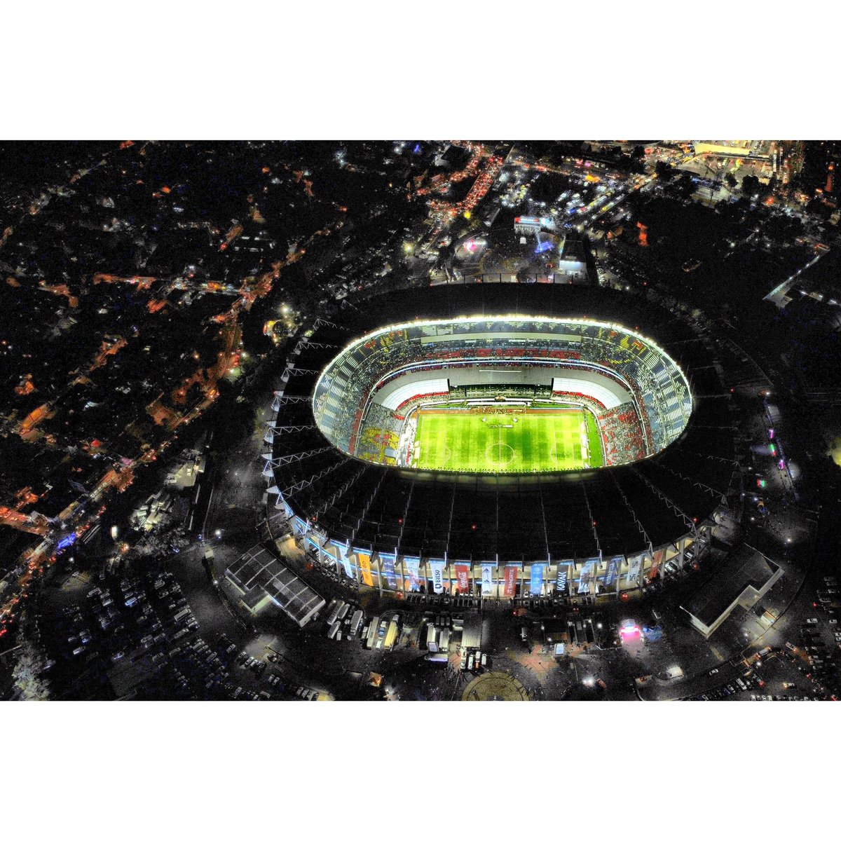 izzy_ruiz's tweet photo. Estoy obsesionada con el Azteca 🛸 Hoy fue un día bueno para volar el dron ✨❣️

#MexicoVsUSA #ESTADIOAZTECA #Mexico #EstadosUnidos https://t.co/56TZJqXxwD