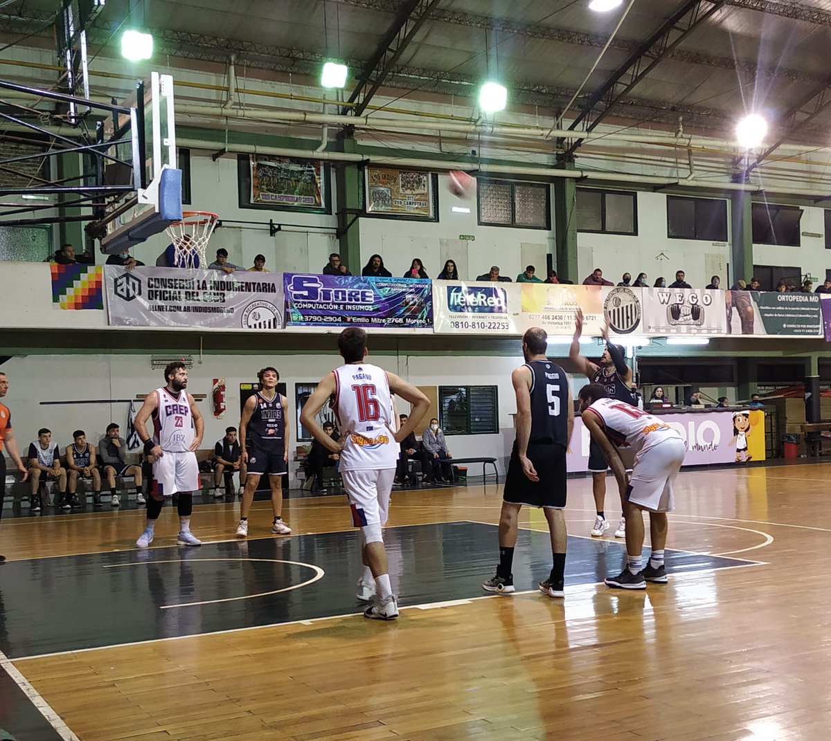 #LaLigaFederal | División Buenos Aires-FeBAMBA

<a href="/clublosindios/">Club Los Indios</a> remontó una desventaja de doble dígito y obtuvo un trabajado triunfo ante <a href="/CAEPbasquet/">Estudiantil Porteño Básquet</a>.

✍️argentina.basketball/liga-federal/n…