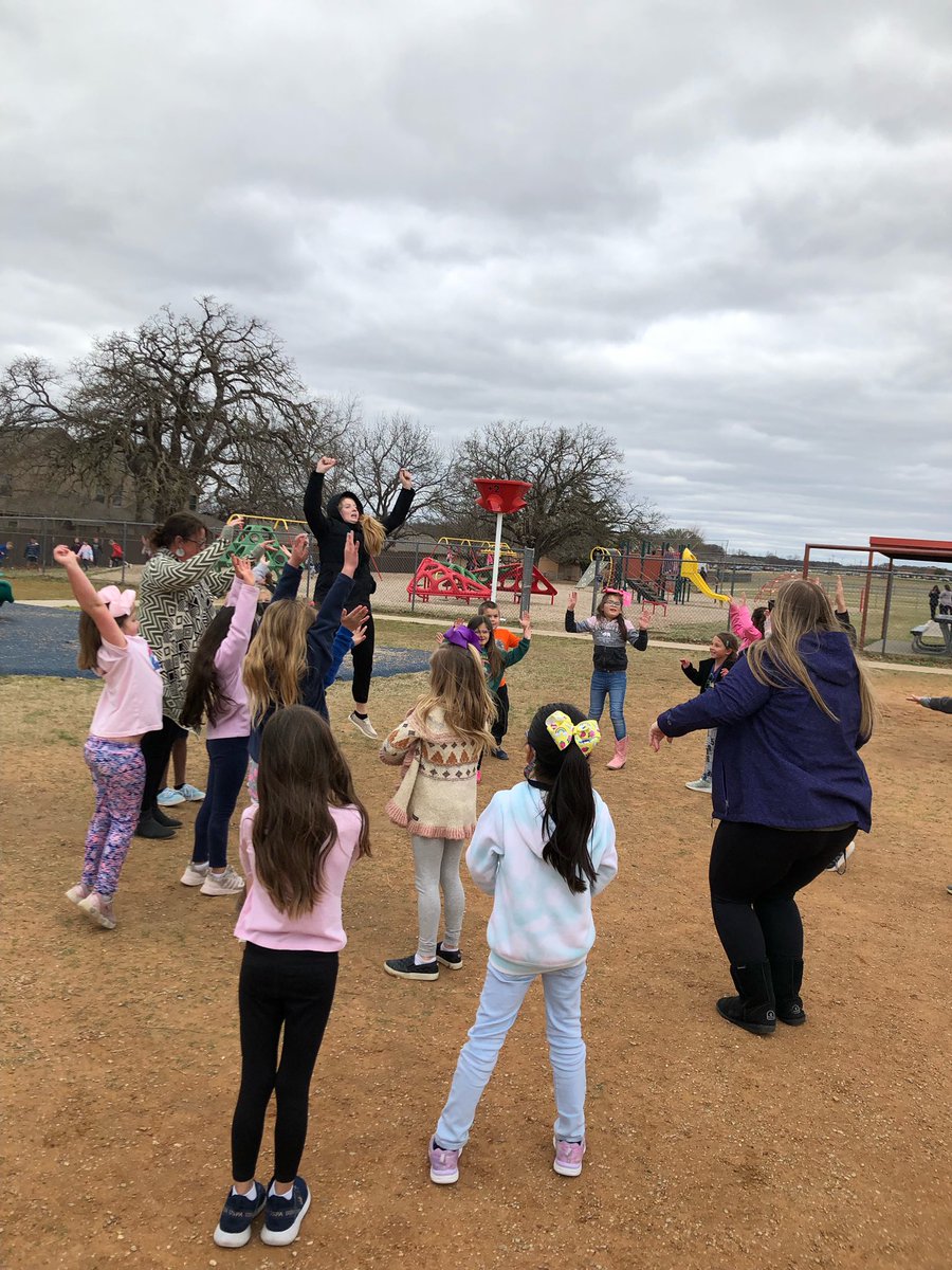 🎶🕺🏻Sometimes you just need to dance it out at recess! 💃🏼🎶 #actonFam #RecessDanceParty