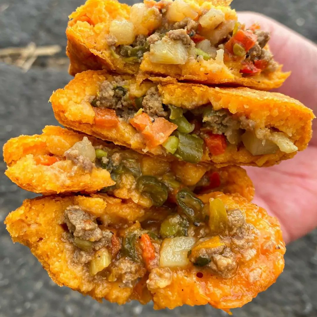 KuskatanSV's tweet photo. Este Viernes, Sabado y Domingo disfruta del festin #Pipiles 22 pupusas tradicionales+ 5 pasteles+ bebidas por tan solo $18.99 🤤
Visita nuestra choza 🏕 en la chiltiupan o pidelos al 2250-3050
#UnaDeliciaLoNuestro https://t.co/gd9796GE7L