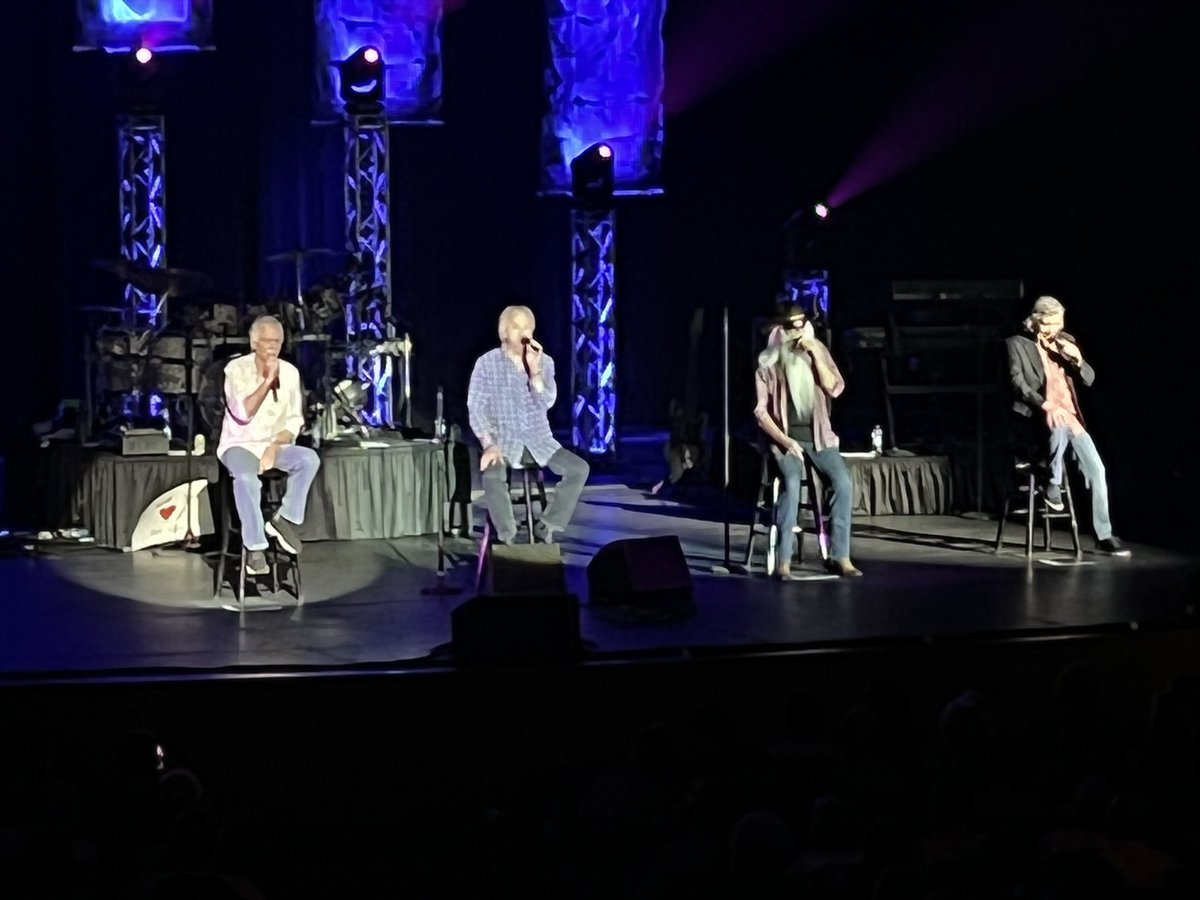 elmorbj24's tweet photo. @joebonsall @DUANEALLEN @RASterban @wlgolden @oakridgeboys Thank you so much for the entertaining evening in Montgomery!  Keep on rockin! https://t.co/Ychak8z3fK