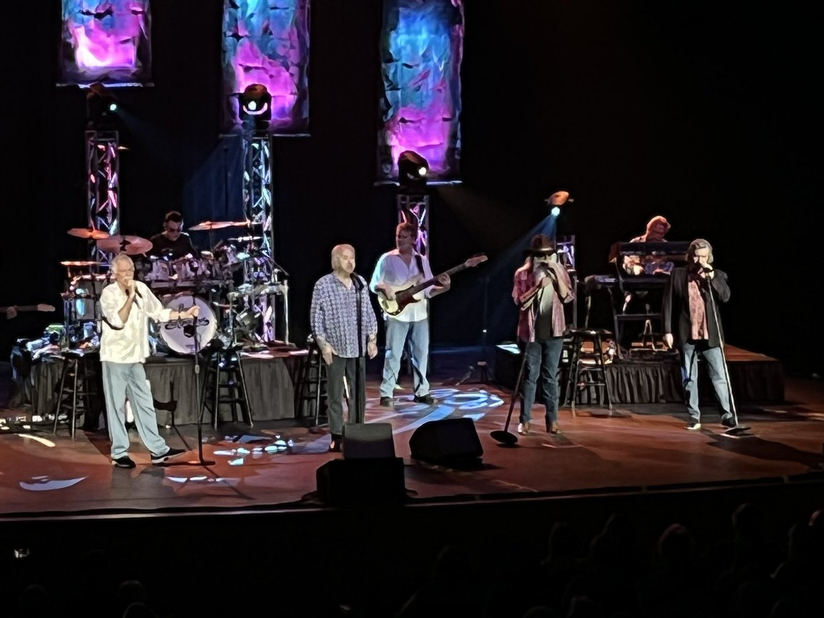 elmorbj24's tweet photo. @joebonsall @DUANEALLEN @RASterban @wlgolden @oakridgeboys Thank you so much for the entertaining evening in Montgomery!  Keep on rockin! https://t.co/Ychak8z3fK