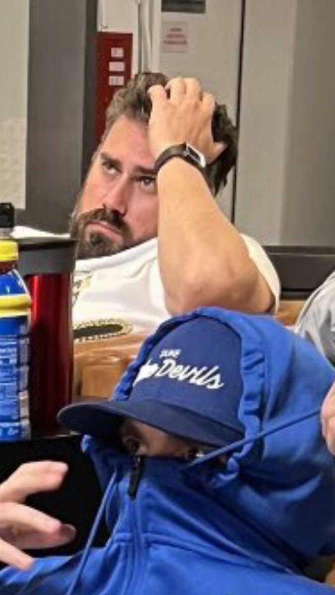 Viva La Stool tweet media