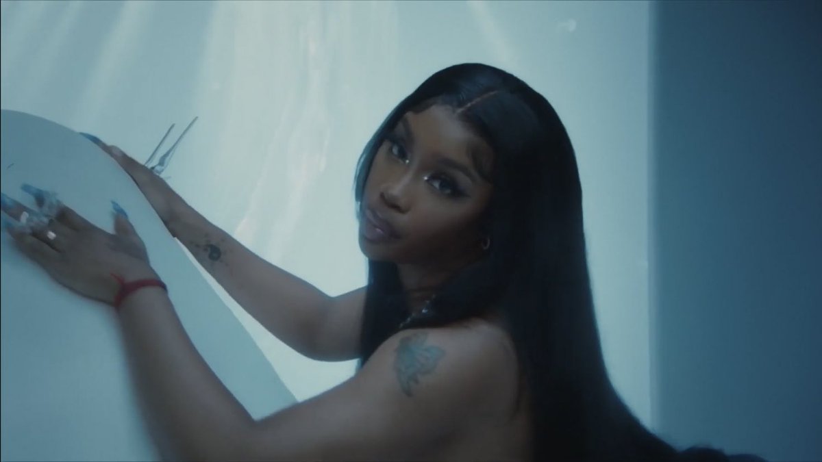 PopBase's tweet photo. SZA in the ‘No Love’ music video. https://t.co/vfi4tfNoPZ