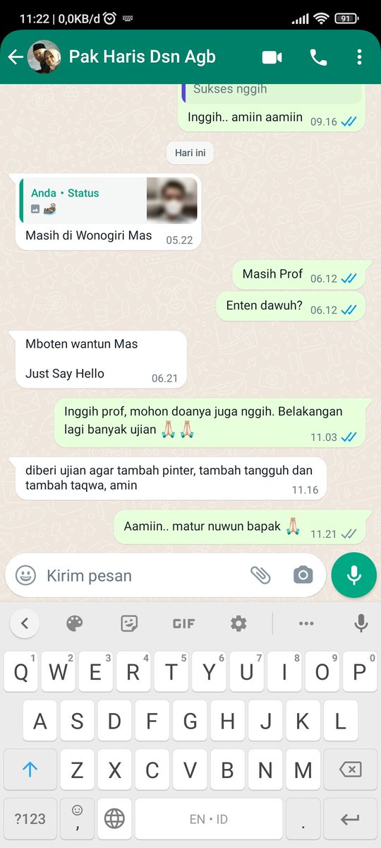 Anggher's tweet photo. Bonding.
Entah berapa orang yang tb" ngechat, ntah randomly atau abs ktm dlm mimpi.

Aku kira 2022 tak akan seberat 2021. Nyatanya amat berat. Sangat berat.
Jangankan di tengah solat. Bahkan bs tb" mewek sambil nyetir atau sekedar main laptop di kantor. https://t.co/FybwfEwGh1