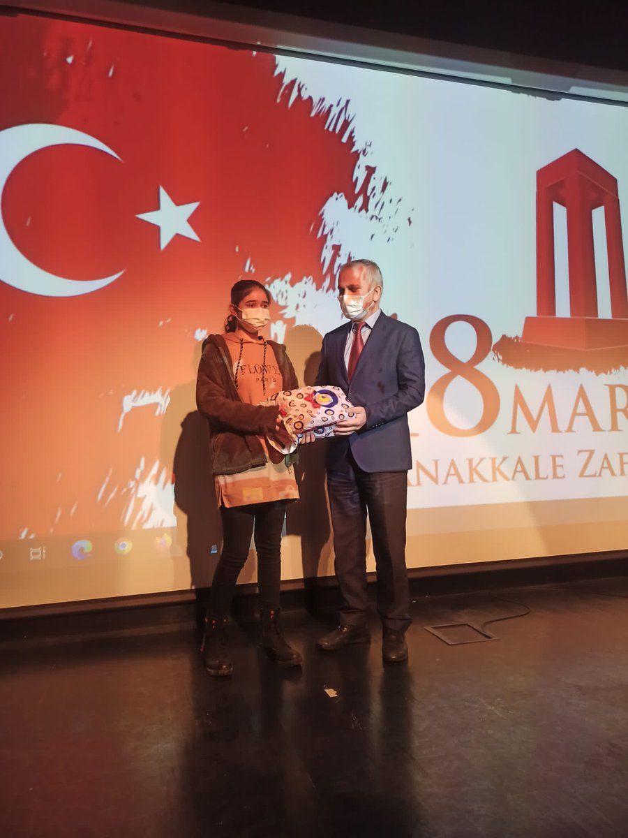 Kaymakamımız Sn. Fatma Gül NAYMAN, 18 Mart Şehitleri Anma Günü ve Çanakkale Zaferi'nin 107. yıl dönümü etkinlikleri kapsamında Asarcık Gençlik Merkezinde düzenlenen programa katıldı.
<a href="/SensoyOlgun/">Olgun Sensoy</a> @TC_Asarcik