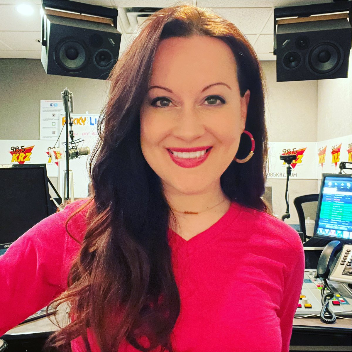 985wkrz's tweet photo. Liss here. Doing the show in Pink &amp; Blue today for #SIDSAwarenessDay 💙💕 Will you wear these colors today too? Tweet me back if so! 🥰

Sudden Infant Death Syndrome is the leading cause of death in children aged 1 month to 1 year #StompOutSIDS #JogForJude #JudeZayacFoundation https://t.co/aRwplR7GZ8