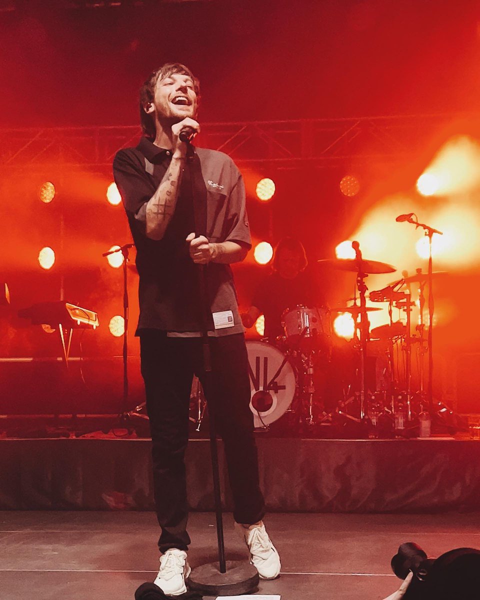 BestLTWT's tweet photo. 📸 | Louis a few days ago kicking off his European leg of the tour in Iceland. 
#LTWTReykjavik 

creds; @/jonelmarie https://t.co/CCwBGw8tET