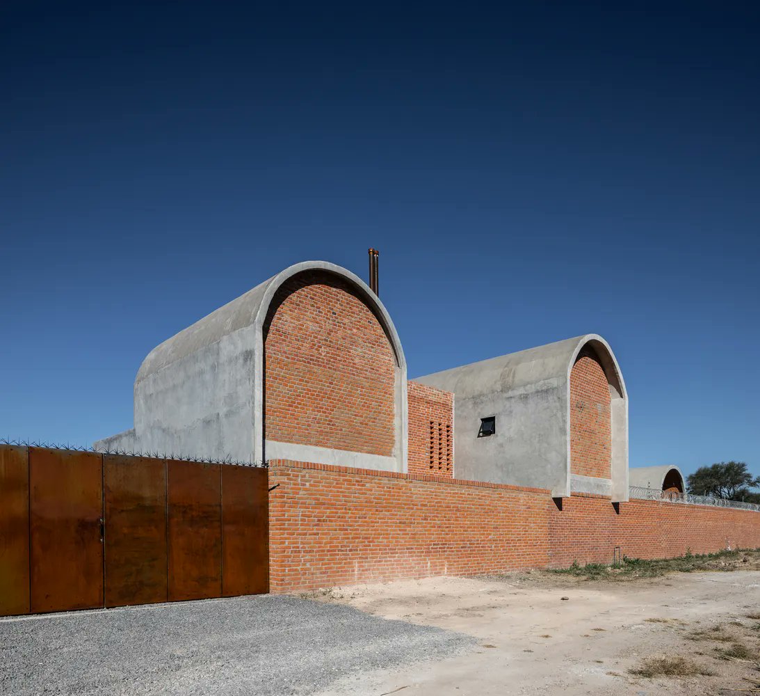 retokommerling's tweet photo. #ComoEnCasaEnNingunSitio _
Casa Guanajal diseñada por Cubo Rojo Arquitectura.
Fotografías: Jorge Succar a través de @ArchiloversCom
#Arquitectura #Architecture https://t.co/WMQTr8yxBt
