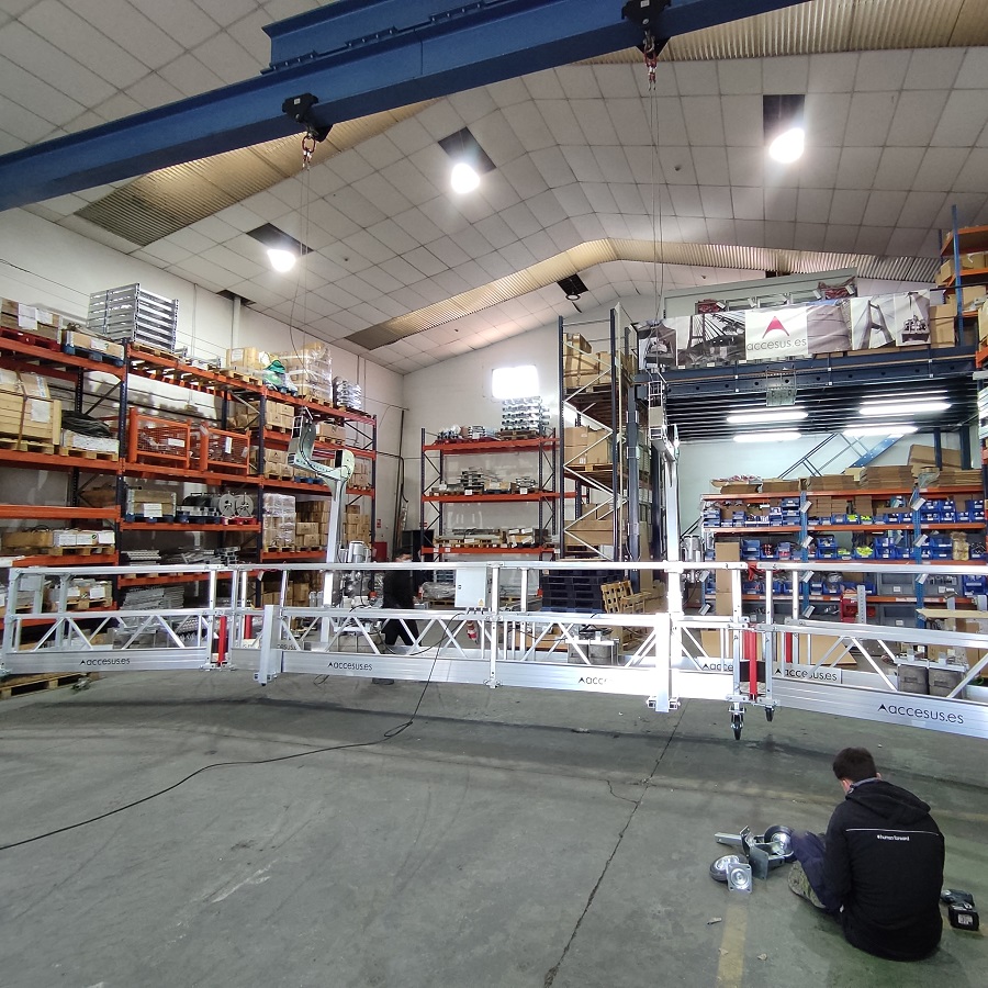Accesus's tweet photo. Our team assembling and testing #KOMPLET #suspendedscaffolds with angles for a Finnish customer who needs to work the surface of several tanks.

We palletise, ship and schedule assembly and training for the correct use of the equipment.
↘
https://t.co/swtXtCBnSc https://t.co/ITwb9wZN2p