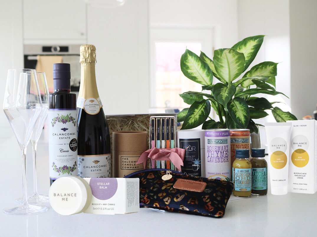 BumbleZest's tweet image. ✨ULTIMATE MOTHER’S DAY GIVEAWAY!✨

To have a chance to WIN this amazing Mother’s Day Hamper full of lovely treats🤩

Simply LIKE, FOLLOW, RETWEET!

Winner announced on our INSTA • UK entries only • Closes 29/03/22.

Good Luck!🍀