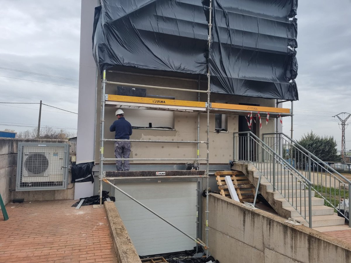 EDEA-CICE (@edea_cice) on Twitter photo Seguimos con las obras en la vivienda experimental EDEA. Durante estas semanas ha estado con nosotros un investigador de <a href="/UnivPoliMarche/">UnivPM</a> para demostrar herramientas desarrolladas dentro del proyecto <a href="/EncoreBIM/">ENCORE | Energy-aware & cost-effective #BIM tools</a> en la que colabora @Junta_Movilidad y <a href="/edea_cice/">EDEA-CICE</a> Seguimos con las obras en la vivienda experimental EDEA. Durante estas semanas ha estado con nosotros un investigador de <a href="/UnivPoliMarche/">UnivPM</a> para demostrar herramientas desarrolladas dentro del proyecto <a href="/EncoreBIM/">ENCORE | Energy-aware & cost-effective #BIM tools</a> en la que colabora @Junta_Movilidad y <a href="/edea_cice/">EDEA-CICE</a>