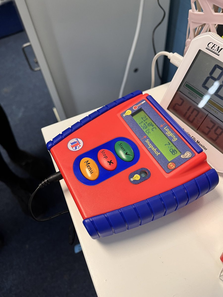 AbbeyPrimary's tweet image. #y6 are beginning their investigation using the data loggers. We are investigating whether the levels of light change throughout the day #science #BritishScienceWeek2022