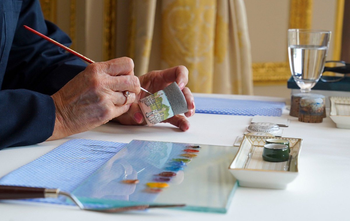 RoyalFamily's tweet photo. The company, which holds all three Royal Warrants, was established to revive the artisan of craft enamelling on copper, the company's craftsmen and master artists continue to employ traditional techniques that have been handed down for generations. https://t.co/Ma9tyN6eym