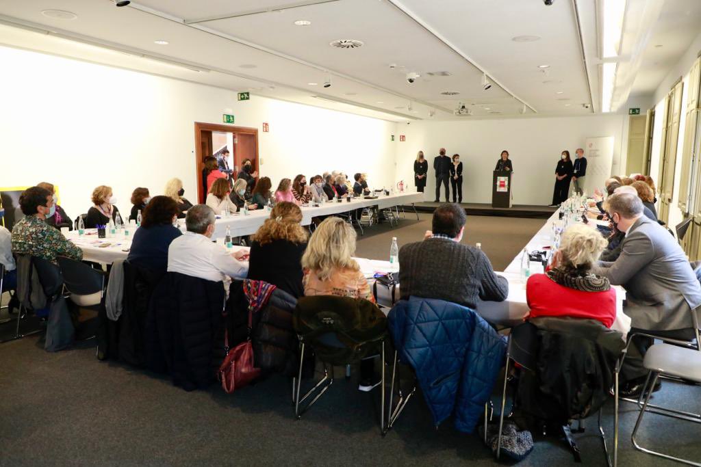 𝗝𝗼𝗿𝗻𝗮𝗱𝗮 𝗦𝗮𝗹𝘂𝘁 𝗠𝗲𝗻𝘁𝗮𝗹

Balears i Catalunya treballam en xarxa i sumam esforços per a junts, dibuixar una estratègia i un model d'atenció més integral, proper i transversal.

Ambdues ho tenim clar: prioritzar la salut mental és millorar el nostre model de societat