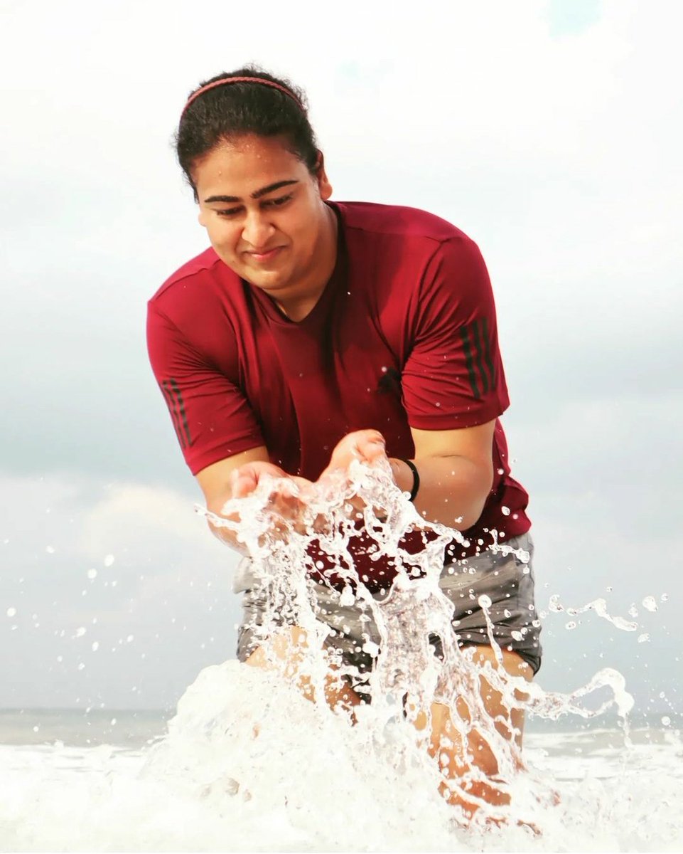 पानी की तरह बनो जो अपना रास्ता स्वयं बनाता है, पत्थर की तरह नहीं जो दूसरों का रास्ता भी रोक लेता है !!
#trivandrum #kollambeach #watercolor #frnds #nature #positivevibes #firstappearance