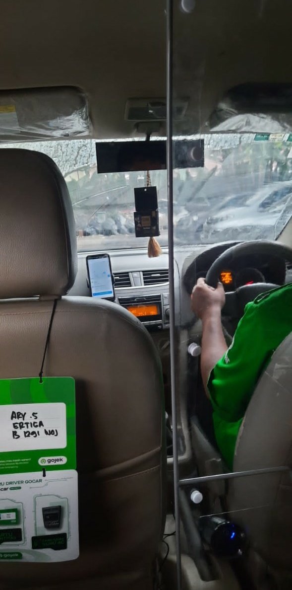Heri_Horeh's tweet photo. Kami berdua membisu diawal sambil menikmati perjalanan. Lalu beliau beranikan diri tuk bertanya 'Suhu ACnya sudah pas belum mas?' ucap driver gocar tsb. Ternyata itu salah satu fasilitas #GocarProtectPLUS ini membuatku aman & nyaman dalam perjalanan, oh definisi #PartnerIdeal https://t.co/BFpnmfCEGW