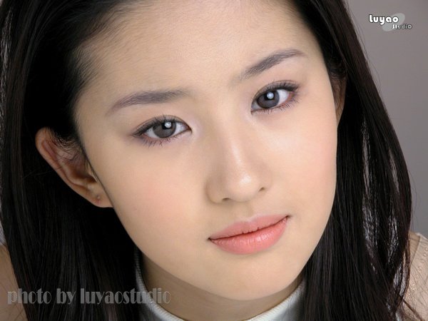 Esrissa1's tweet photo. 她很美丽 https://t.co/xw4NBkjft5