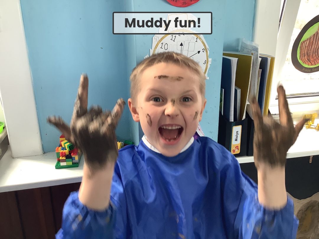 StrachurP's tweet photo. The wee class were building their wattle and daub houses using techniques from the past ..... fabulous, messy fun!😀 #strachurprimary #strachur #argyllandbute #livinginthepast #weeclass #abcplace2b #abc_OCTF https://t.co/laULvFtzxD