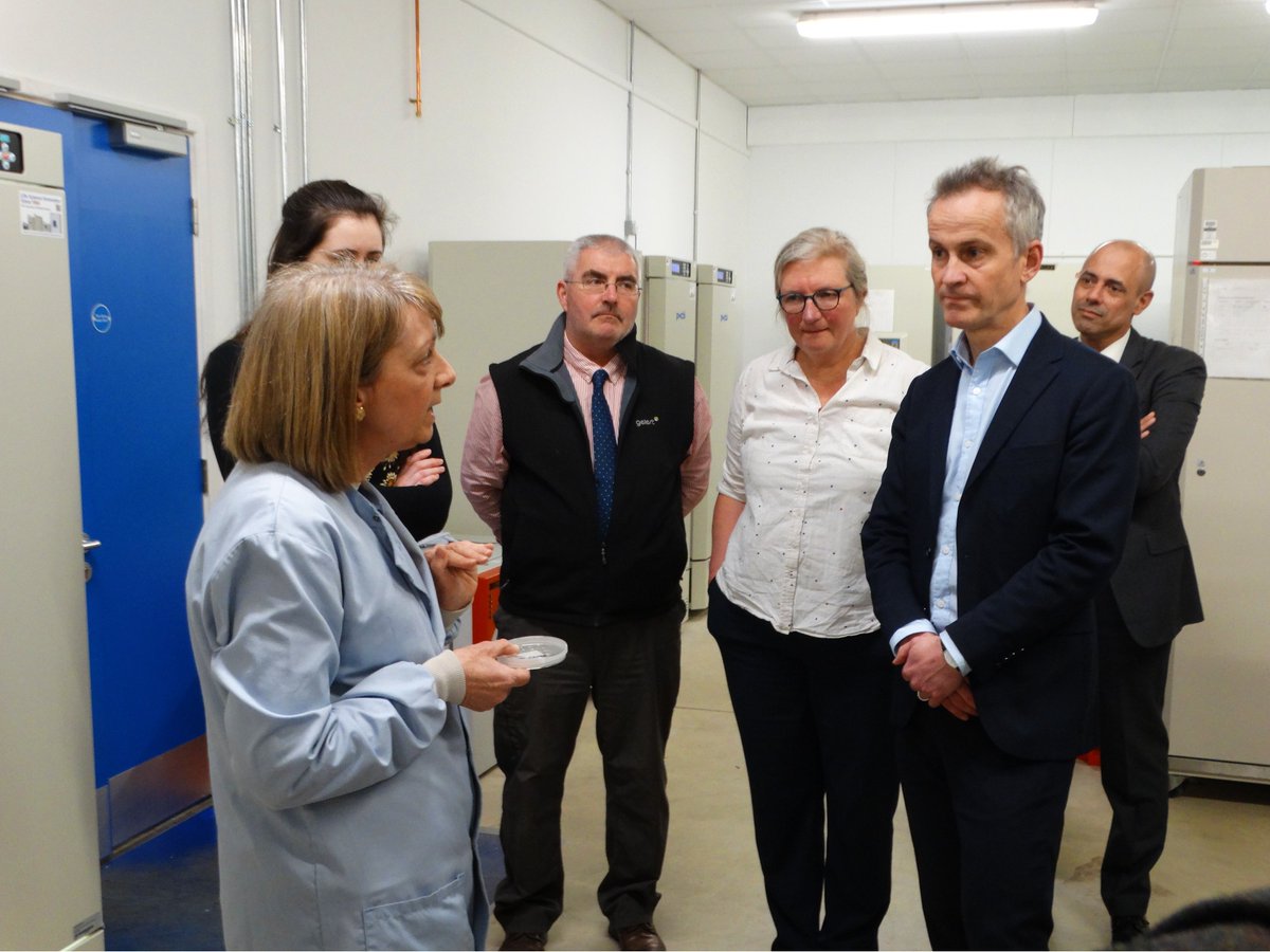 niabgroup's tweet photo. Yesterday we welcomed @DefraChiefScien Gideon Henderson to #NIAB Park Farm. He met CEO @mcaccamo, our Executive, plus the board and Chairman, Jim Godfrey. He then toured our glasshouse complex looking at our ongoing trials, before meeting some of our scientific staff. https://t.co/CjCl5Ryq5y