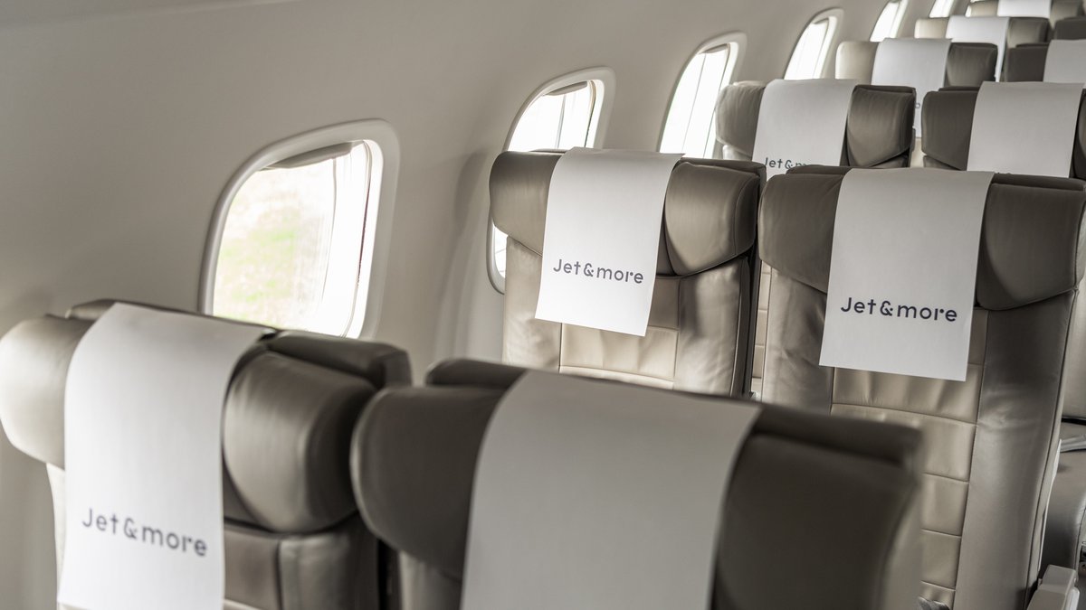 Jet_and_More's tweet photo. Proud to partner with @GPFranceF1 offering semi private flights direct to #f1 Le Castellet

👉 Les vols https://t.co/WWcasETDy5
👉 Les expériences https://t.co/4T90f8wDE7 

#SaudiArabianGP 🇸🇦 #FormulaOne #F12022 #MonacoGP https://t.co/FTyJZlEANy