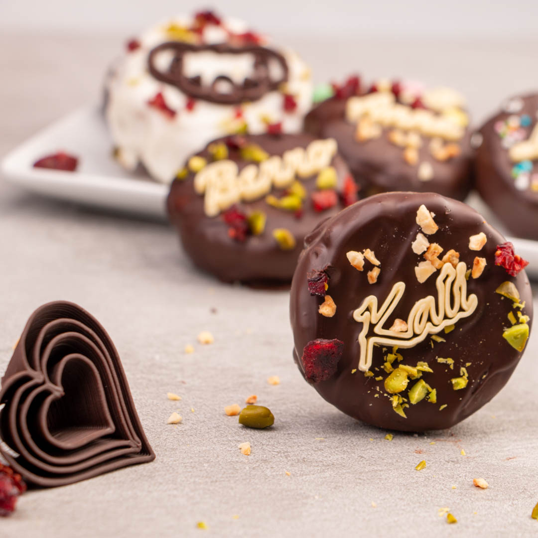 mycusini's tweet photo. Do you temper chocolate or do you get it to have a nice crunch and shine without tempering?
Here we show you how we temper chocolate:
https://t.co/wRDgQPZ8XB https://t.co/9VHlfSNmRT