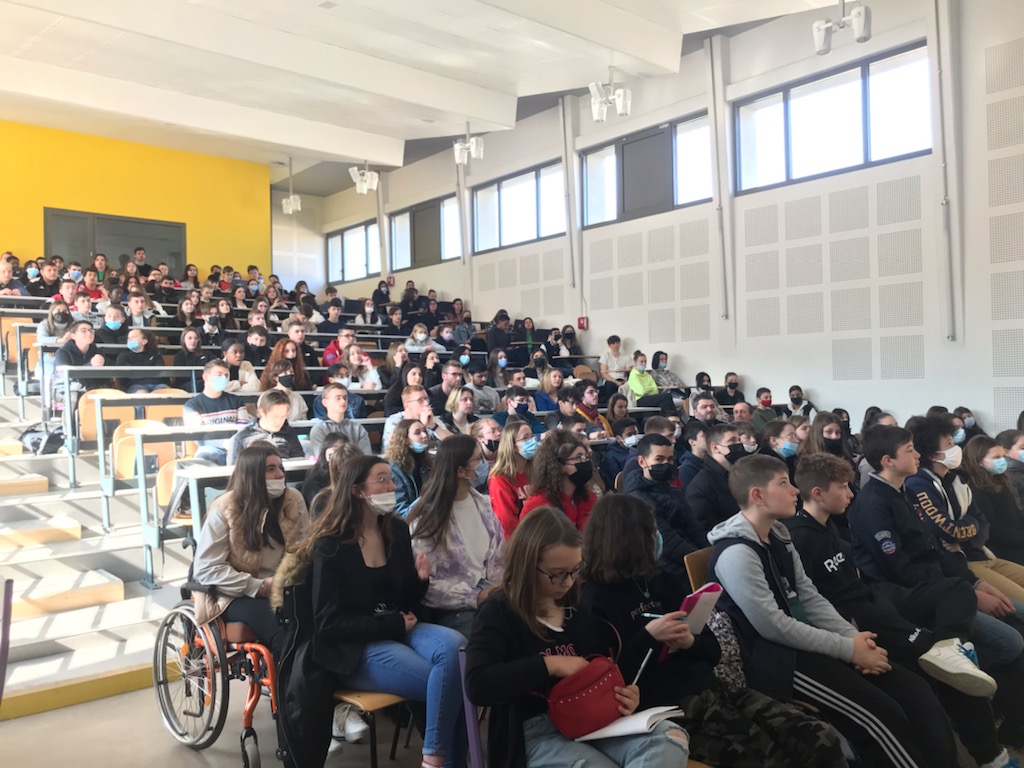 CESC inter-établissements du district de Pont à MOUSSON. Les élus collégiens et lycéens se retrouvent autour du développement durable. Au programme : conférence et ateliers animés par les élèves des CVL des lycéens Hanzelet et Marquette.