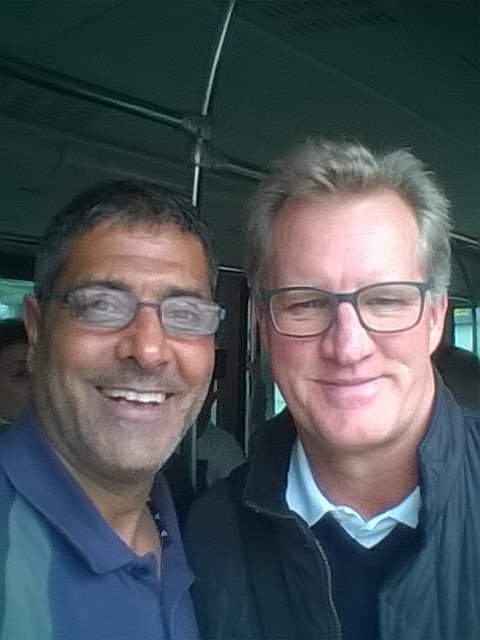 RanbirRef's tweet photo. Bumped into this Gentleman at Marco Polo Airport in Venice after Refereeing in Italy back in 2016. Had the pleasure to be on the same flight and seated next to a legend of Australian Rugby, World Cup Winner in 1991 and one of the games finest Fly Half's - Michael Lynagh. https://t.co/kaStHzfAZK