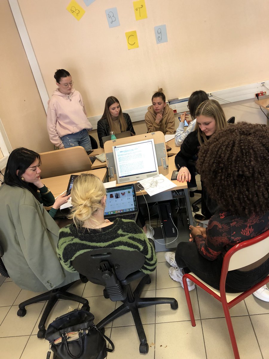 Christelecho's tweet photo. Les étudiants du @btscom_bona préparent leur vidéo format Brut. Brainstorming, Story-board, tournage. Une belle implication des groupes et de bonnes idées ! @Lycee_Bonaparte @CdiBonaparte  #semainedelapresse https://t.co/EsxJL5eep3