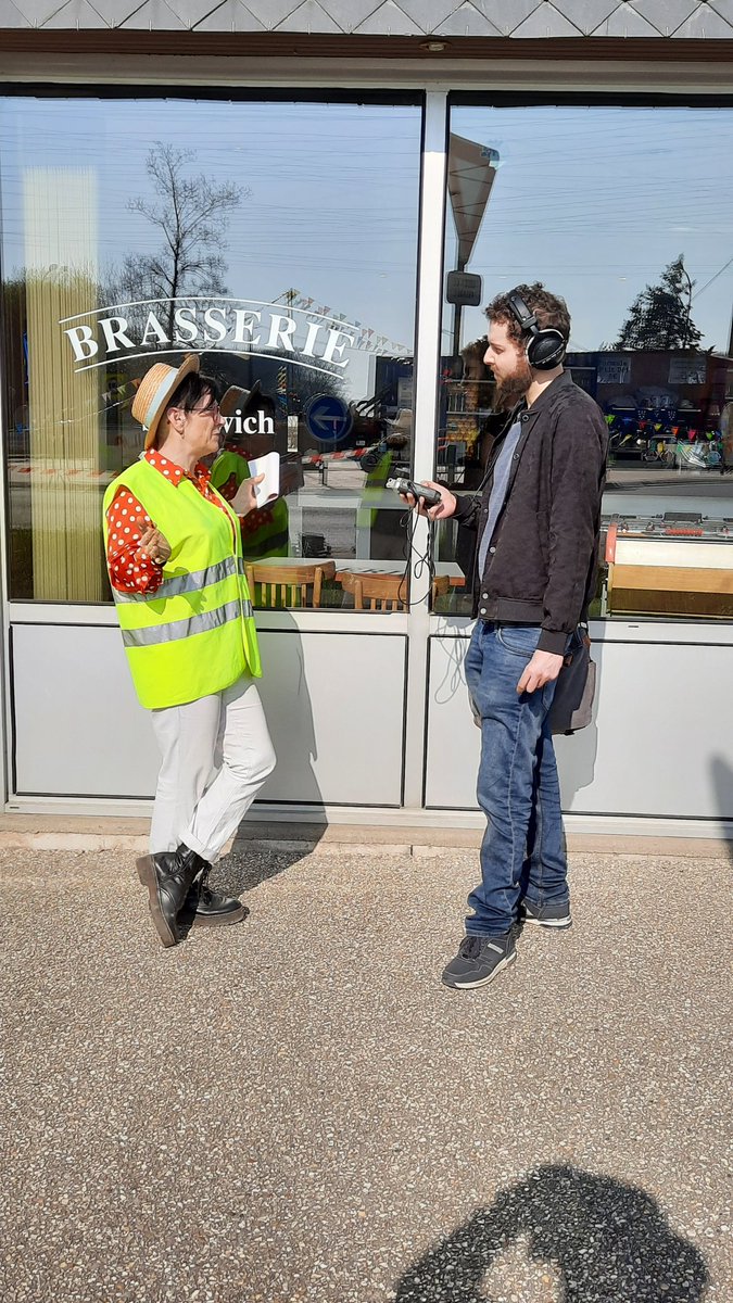 piedsdansleau76's tweet photo. @tendanceouest interview le #maire de #Bardouville et ses habitants à Maison Brûlée.
@paris_normandie @MetropoleRouenN @fbleuhnormandie @ChopardEnora @GpEcoloNormand https://t.co/7obfkaPv23