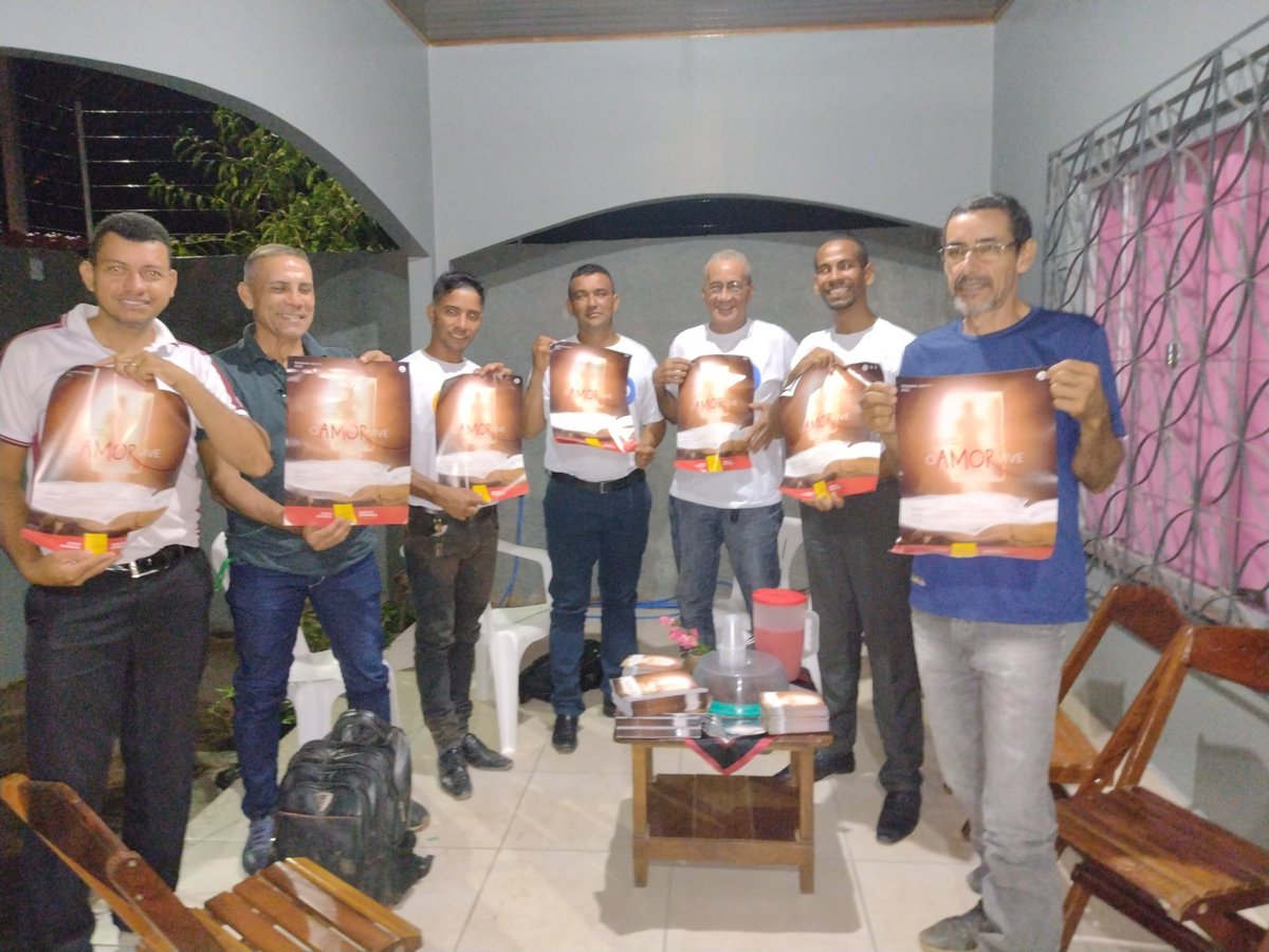 HugoRibeiro7hr's tweet photo. Ontem dia 25 tivemos mais um encontro mensal com os anciãos do distrito, ajustamos o foco para o mês de abril, pois sonhamos com uma semana Santa poderosa. Cada ancião estará em um ponto de pregação esse mês.
#Oamorvive
#Pracimamopa
@WiglifeSaraiva
@ederalves1306 https://t.co/6NYoPvHMHC