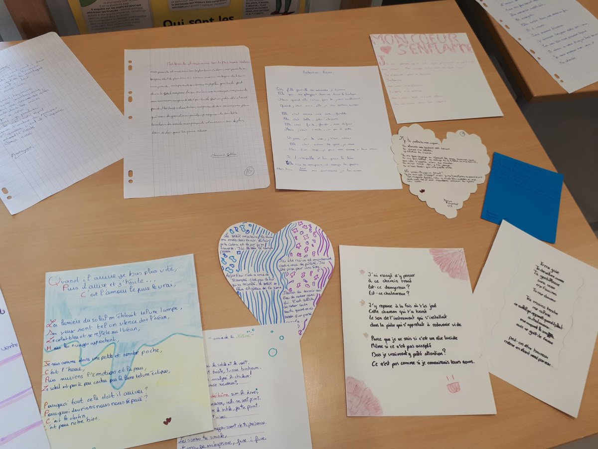 Remise des prix du concours de poésie au <a href="/ClgSimoneVeil/">Collège Simone Veil</a>. Bravo aux élèves pour leurs magnifiques productions et à notre professeur documentaliste pour cette belle initiative chaque année! #printempsdespoetes