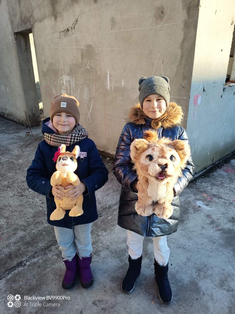 childaidrr's tweet photo. They had to leave home and move to a shelter,  some children managed to take one toy with them, others didn’t. Our partner Children's Hearts,#Ukraine was there to provide food,  necessities and  a cuddly toy for the children , to cuddle when the nights are unbearable.
#war https://t.co/Se8pIvPdiF