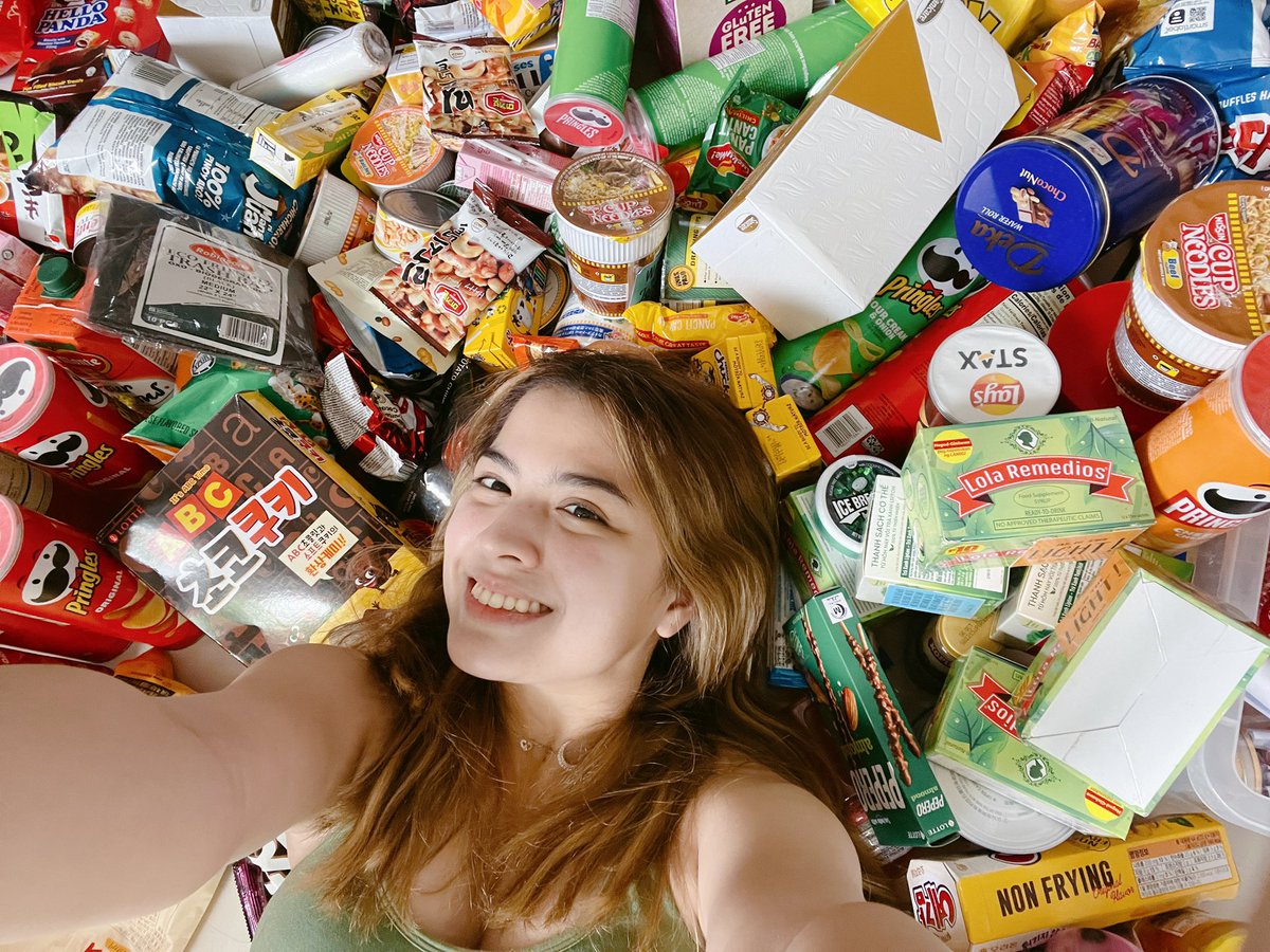 alexailacad's tweet photo. Reminded once again of how blessed i am.. 🥺 i have the best people who shower me with so much love. My sweethearts generously sent so much care packages- i think i’m set for life! 😂 Thank you from the bottom of my heart (and stomach!) 🥰 I love you. @bluepr5 ty sa pag asikaso! https://t.co/zMDkFgqyel
