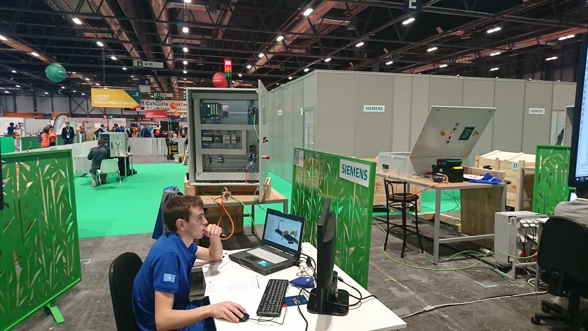 javiercueli's tweet image. Ovidio Cortina en #SpainSkills representando a #Asturias en la prueba de Control Industrial. Nivel⬆️⬆️ en la prueba de @siemens_ind