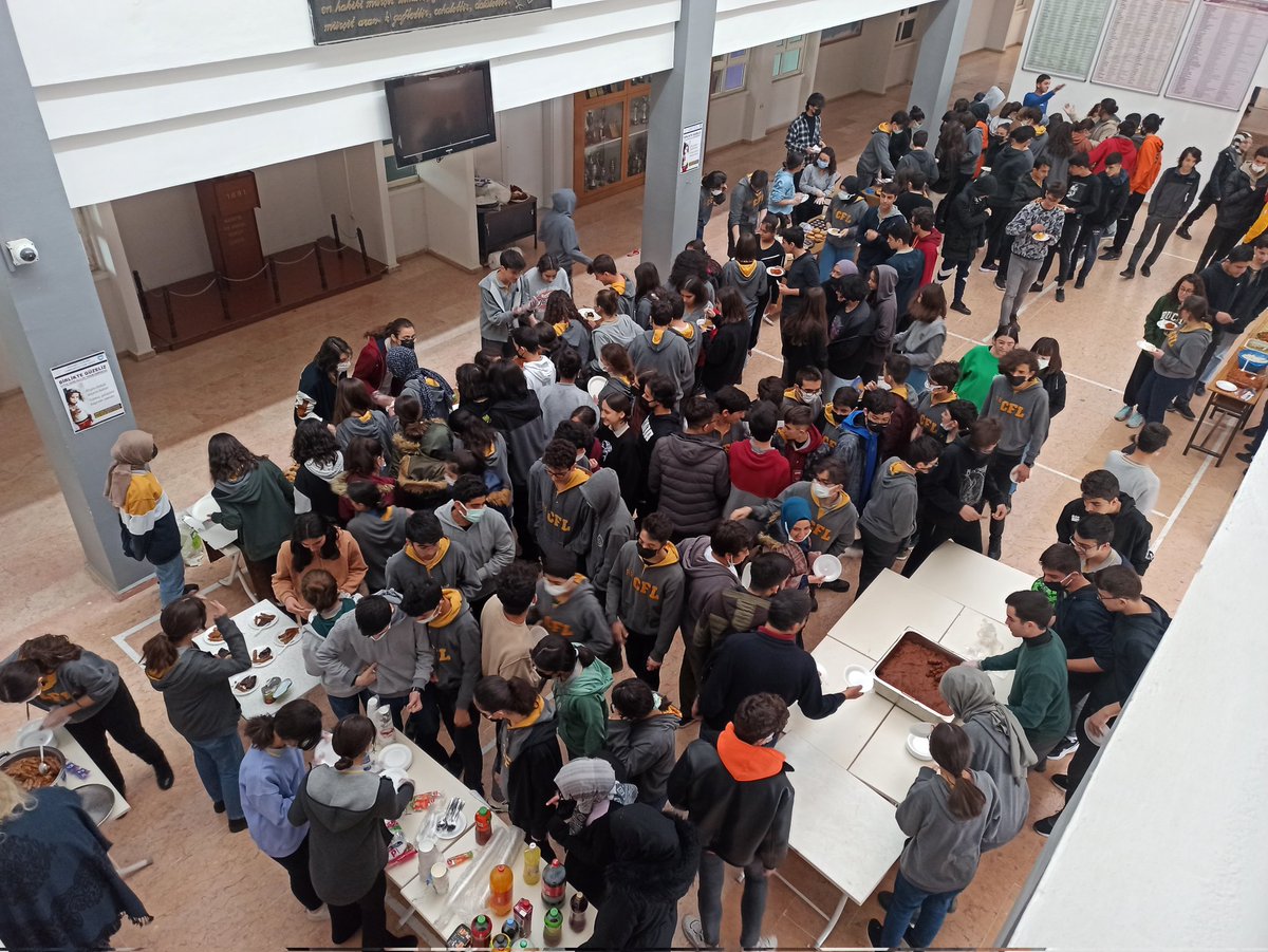 "Birlikte Güzeliz" kampanyamız kapsamında Cumhuriyet Fen Lisesi öğrencileri olarak mini bir kermes düzenledik. Destekte bulunan ve kampanyamız için emek veren herkese teşekkür ederiz. #birliktegüzelizCFL