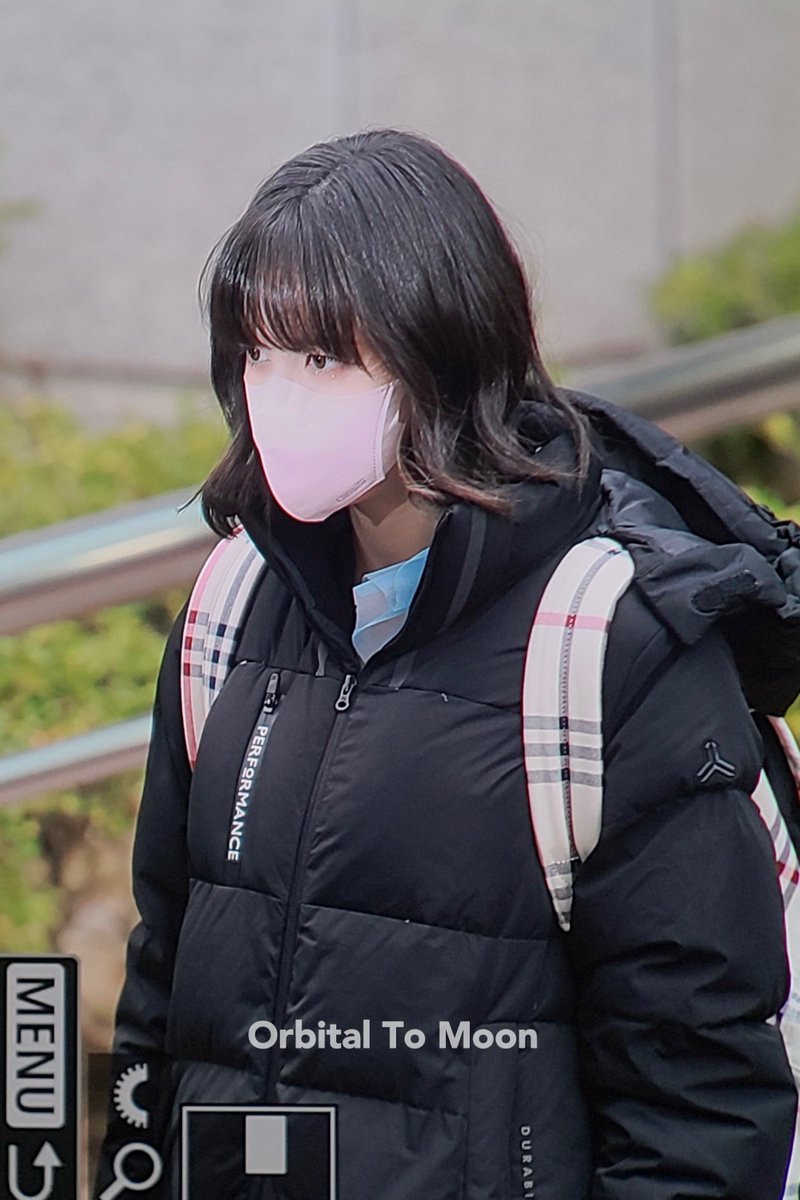 obitaltomoonLM's tweet photo. 220325 뮤뱅퇴근^^

#엔믹스 #릴리 #NMIXX #LILY #LILYM https://t.co/JKYH4YfMW3