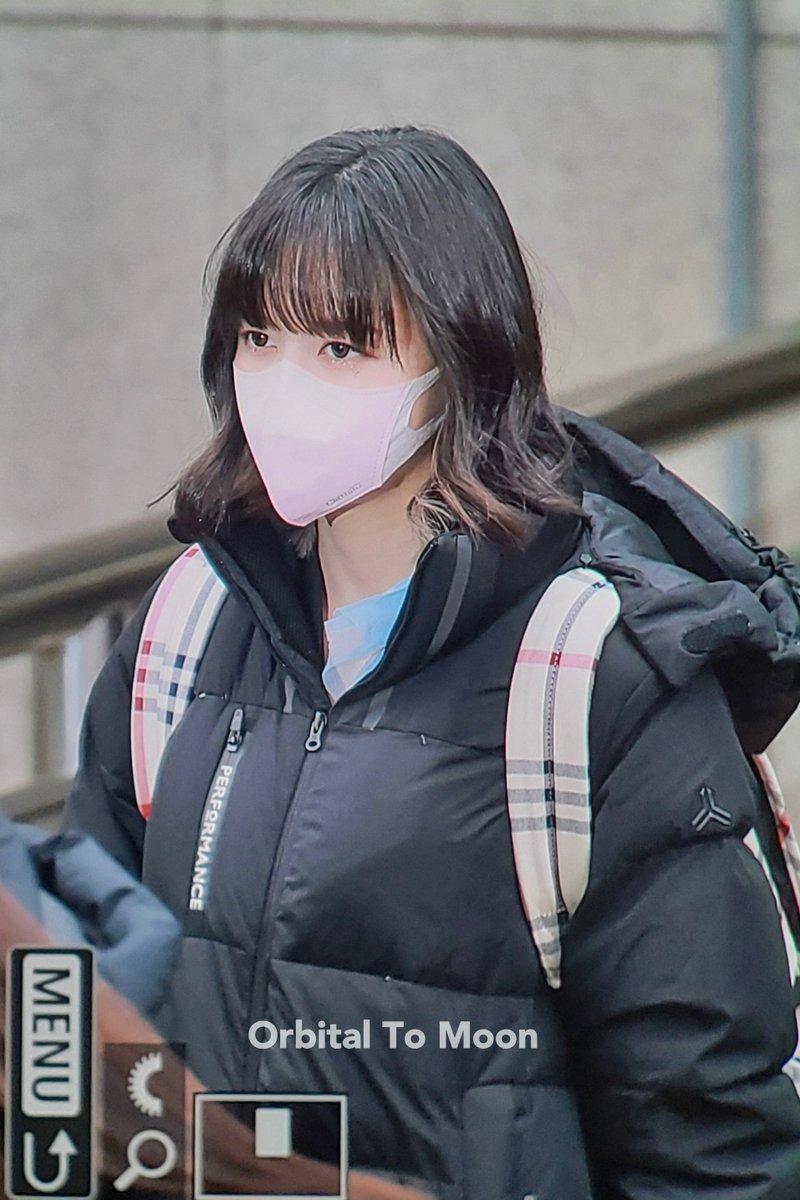 obitaltomoonLM's tweet photo. 220325 뮤뱅퇴근^^

#엔믹스 #릴리 #NMIXX #LILY #LILYM https://t.co/JKYH4YfMW3