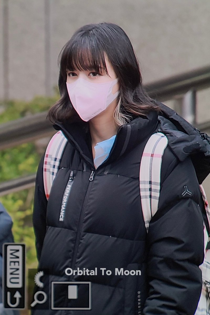 obitaltomoonLM's tweet photo. 220325 뮤뱅퇴근^^

#엔믹스 #릴리 #NMIXX #LILY #LILYM https://t.co/JKYH4YfMW3