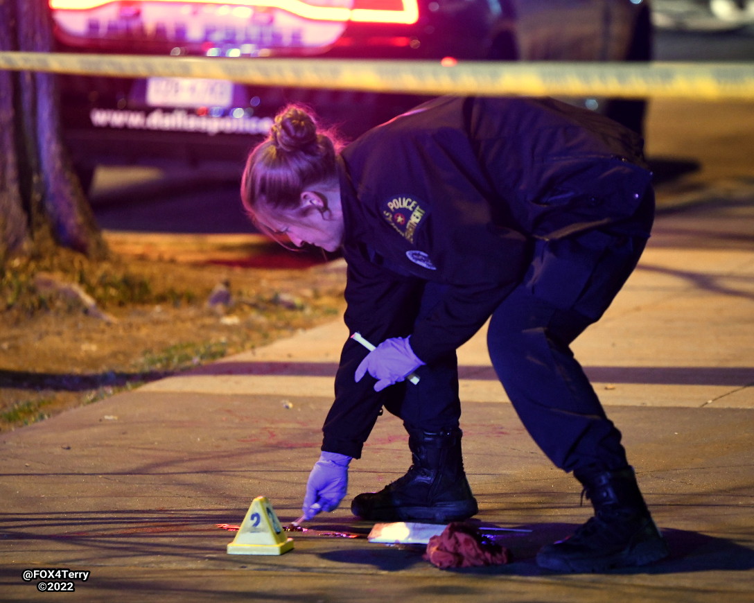 FOX4Terry's tweet photo. #Overnight A man is shot in the head outside a club near #DeepEllum. #Dallas police searching for an armed suspect seen fleeing on a motorcycle. Latest @GoodDayFox4 @FOX4 https://t.co/4WBP3GEXst